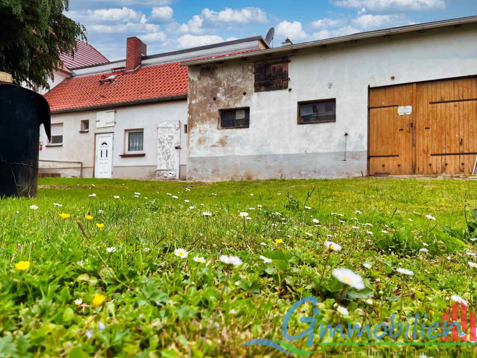 VERKAUFT-Großes Grundstück mit Doppelhaushälfte