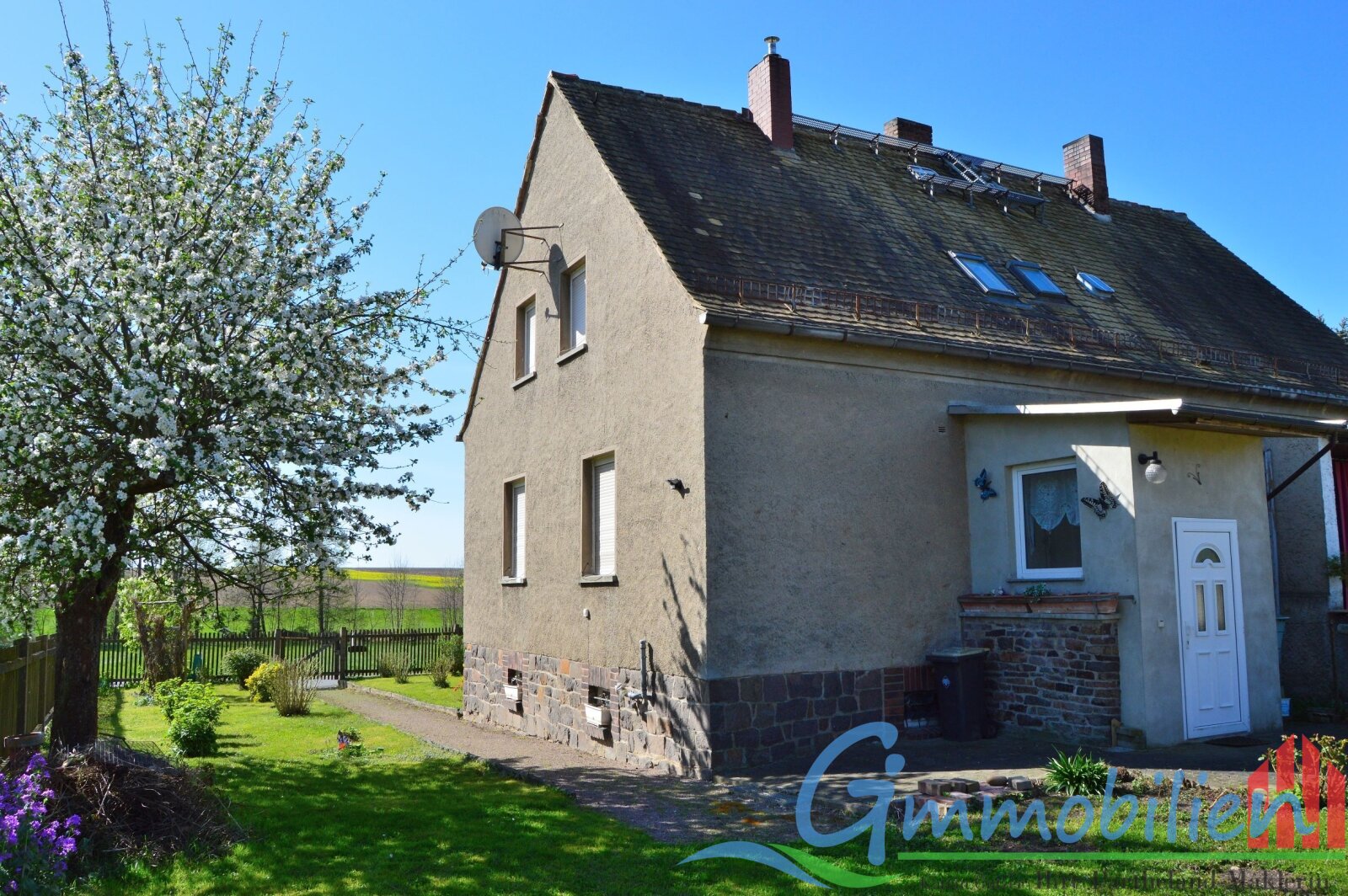 Mit kleinem Budget, einem Anbau wie die Nachbarn und aus dieser kleinen DHH wird Ihr großes Traumhaus