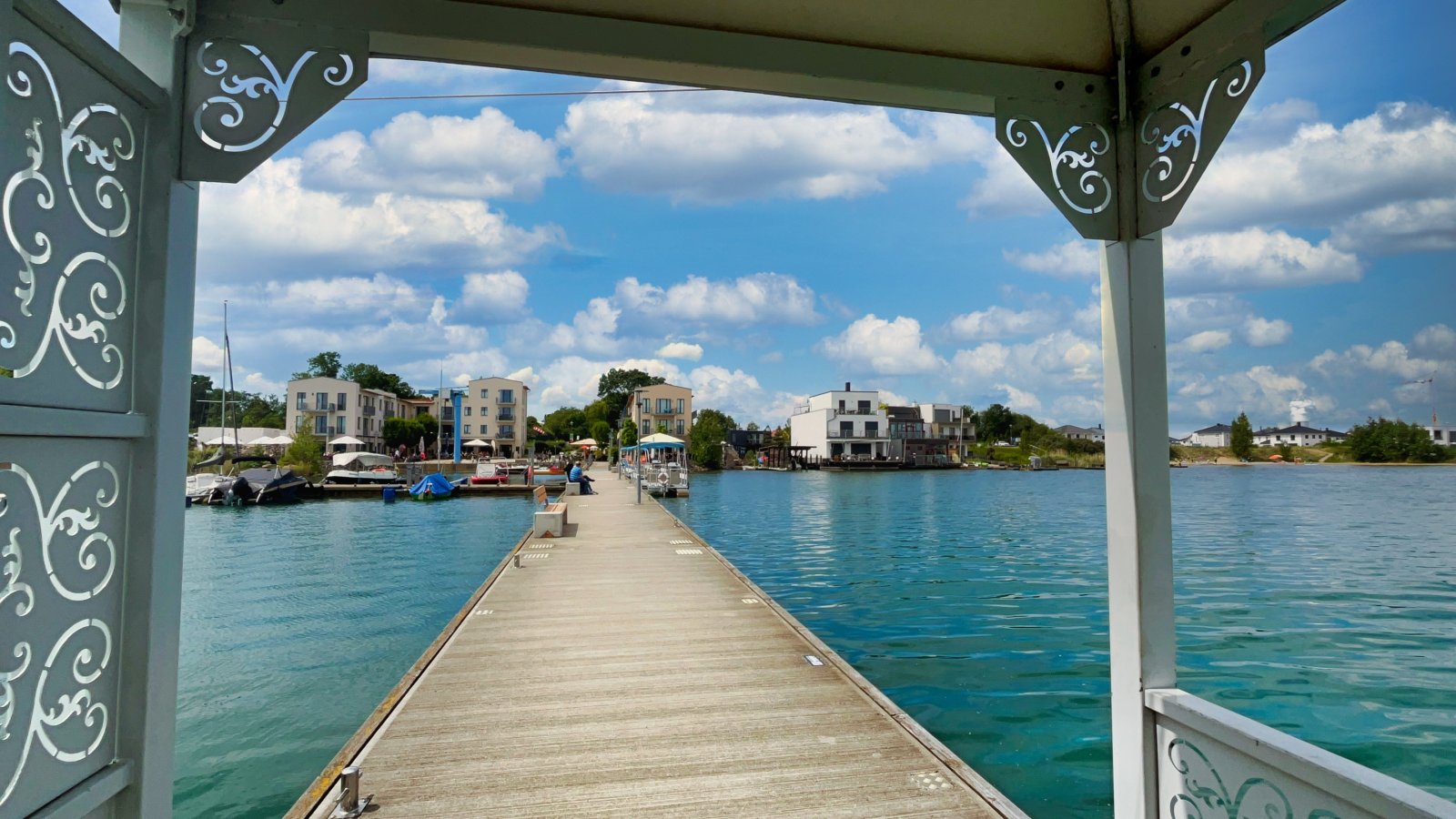 Kahnsdorfer Hafen mit Restaurants