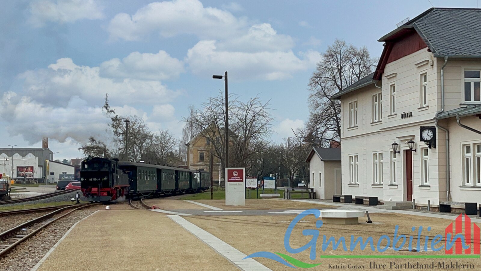 Mügelner Bahnhof mit Dampfeisenbahn