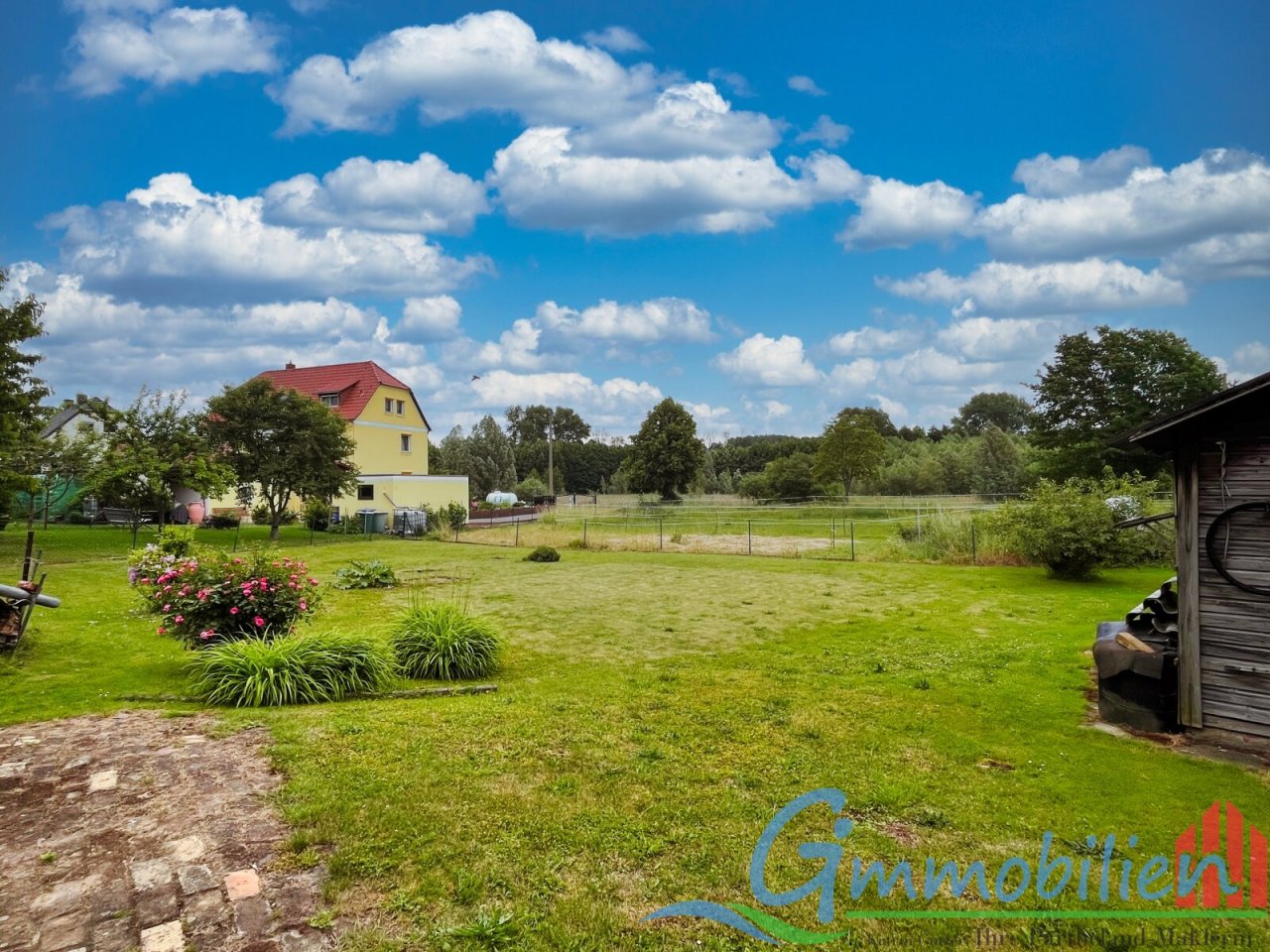 Blick vom Haus zum Garten Blick vom Haus zum Garten