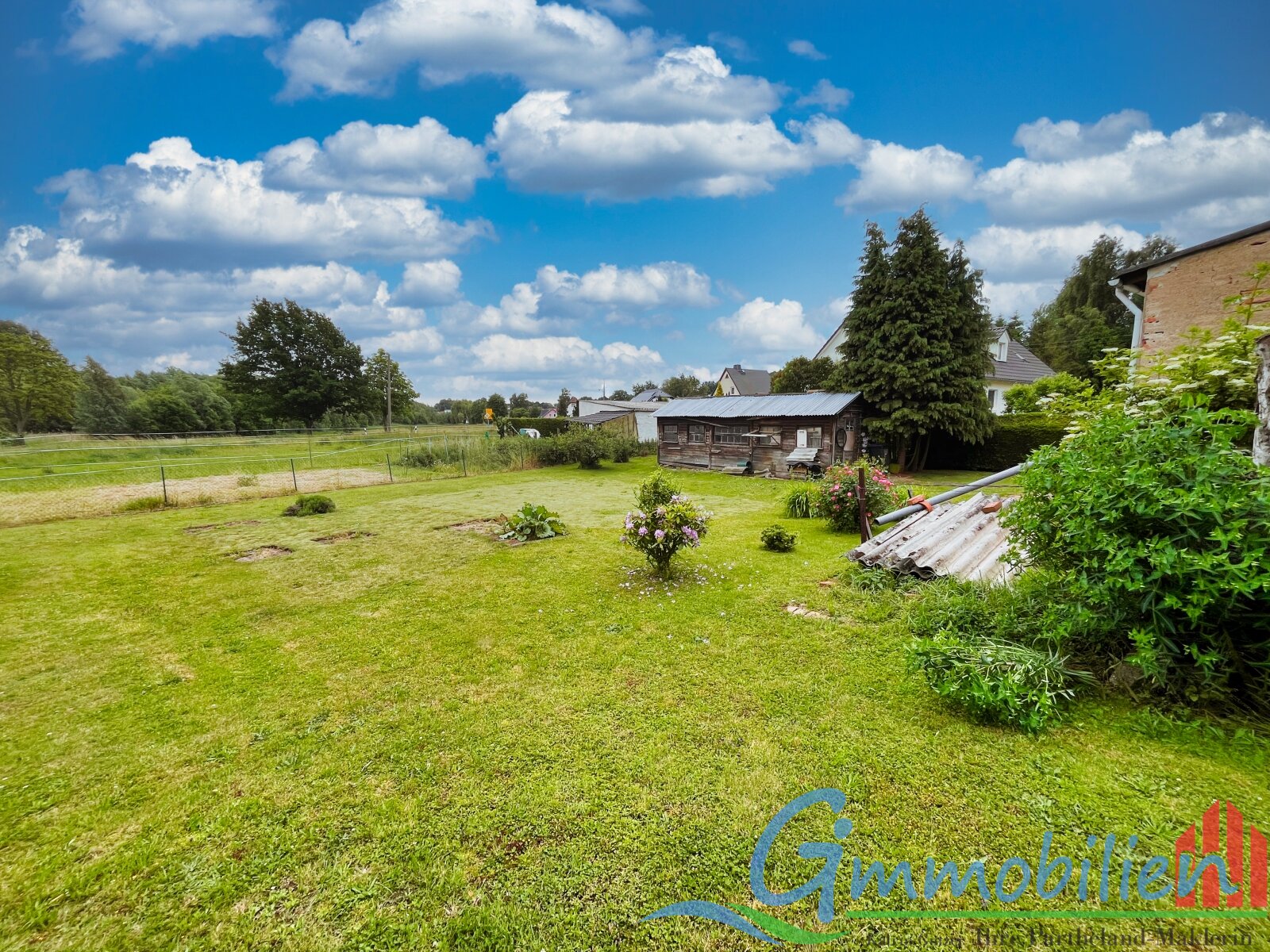 Großer Garten mit Blick auf die Pferdeweide Großer Garten mit Blick auf die Pferdeweide