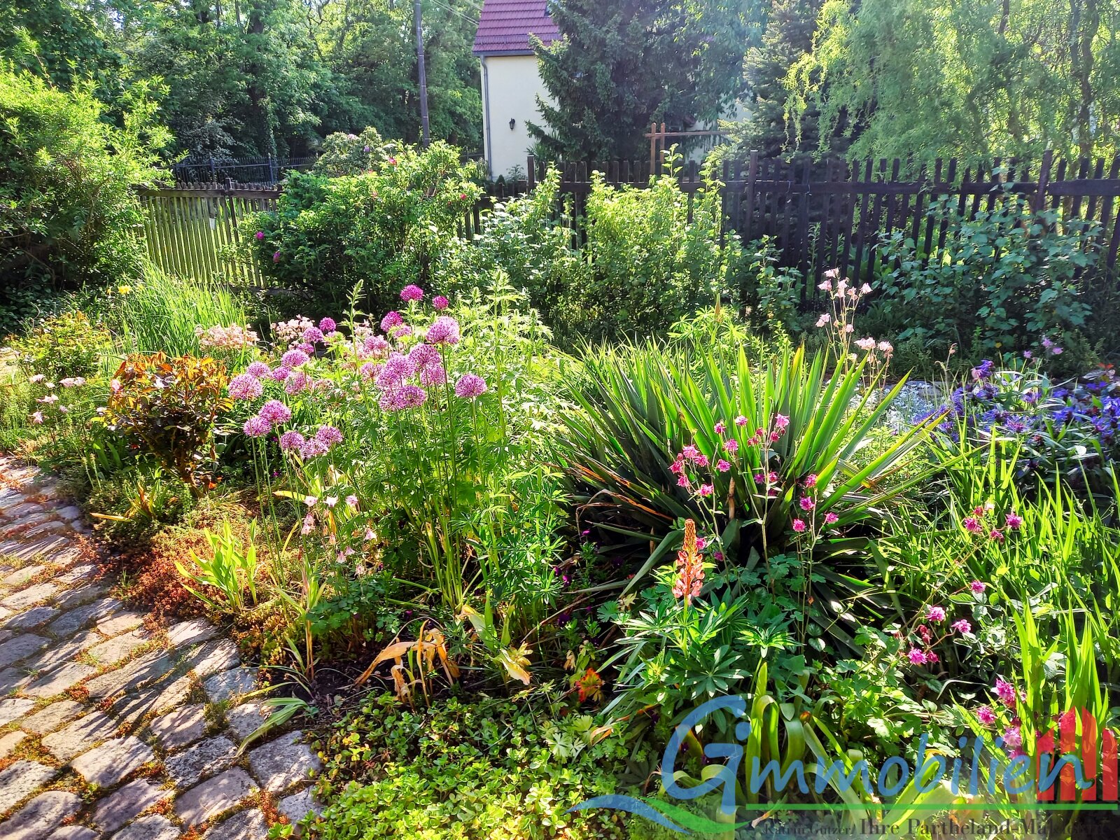 Blumenmeer im Vorgarten