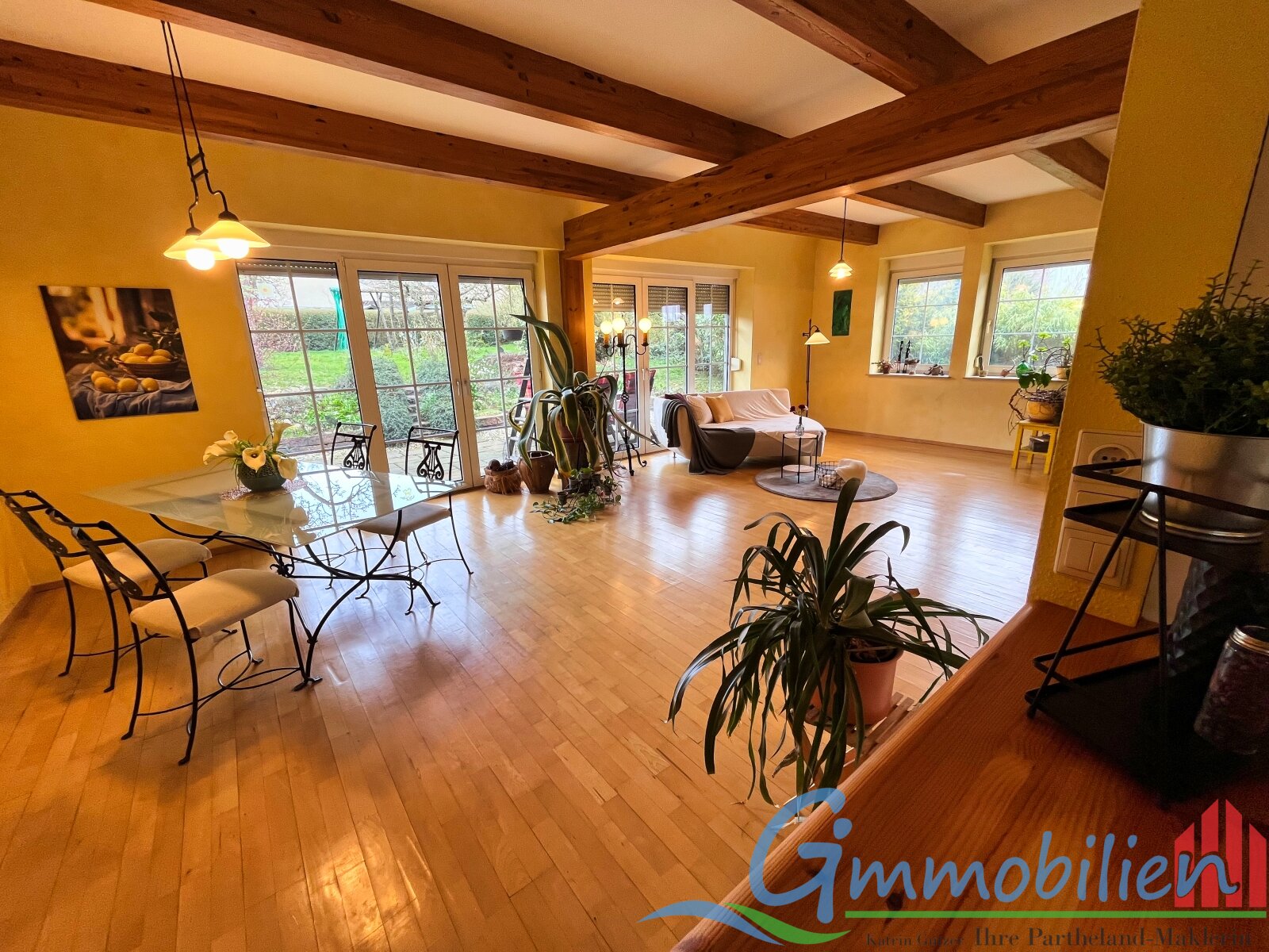 Großer Wohn-Esszimmerbereich